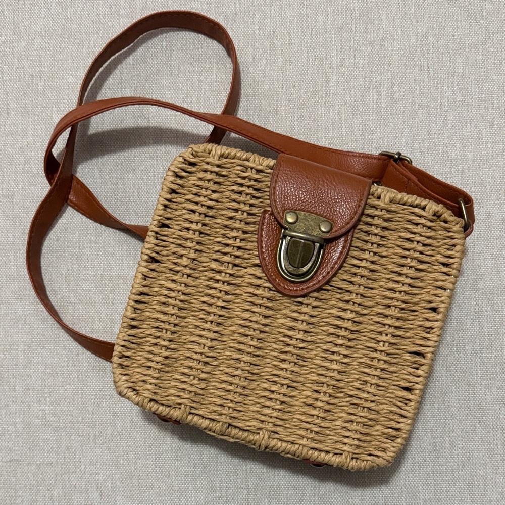 Boho Chic Wicker Basket Style Crossbody Bag-Brown Faux Leather Strap-Brass Tone
